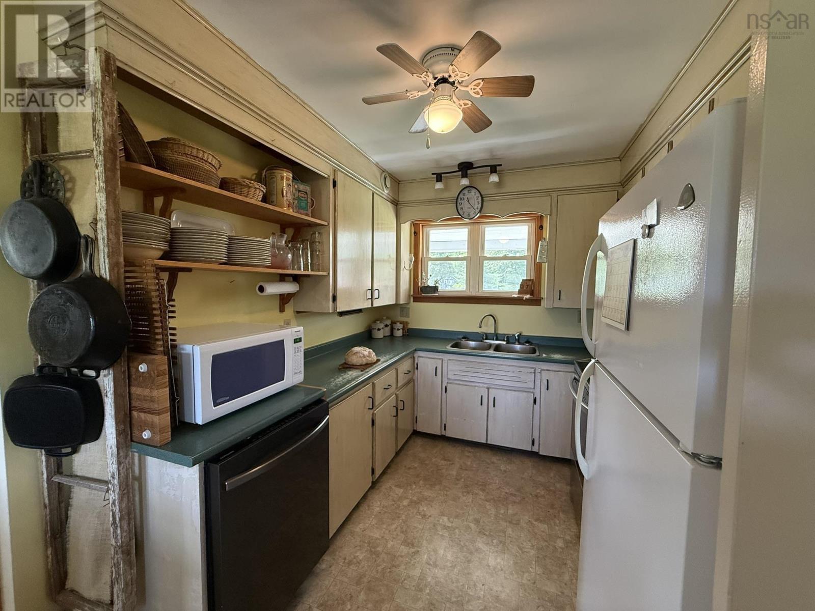 3281 Highway 6 Property Photo 5