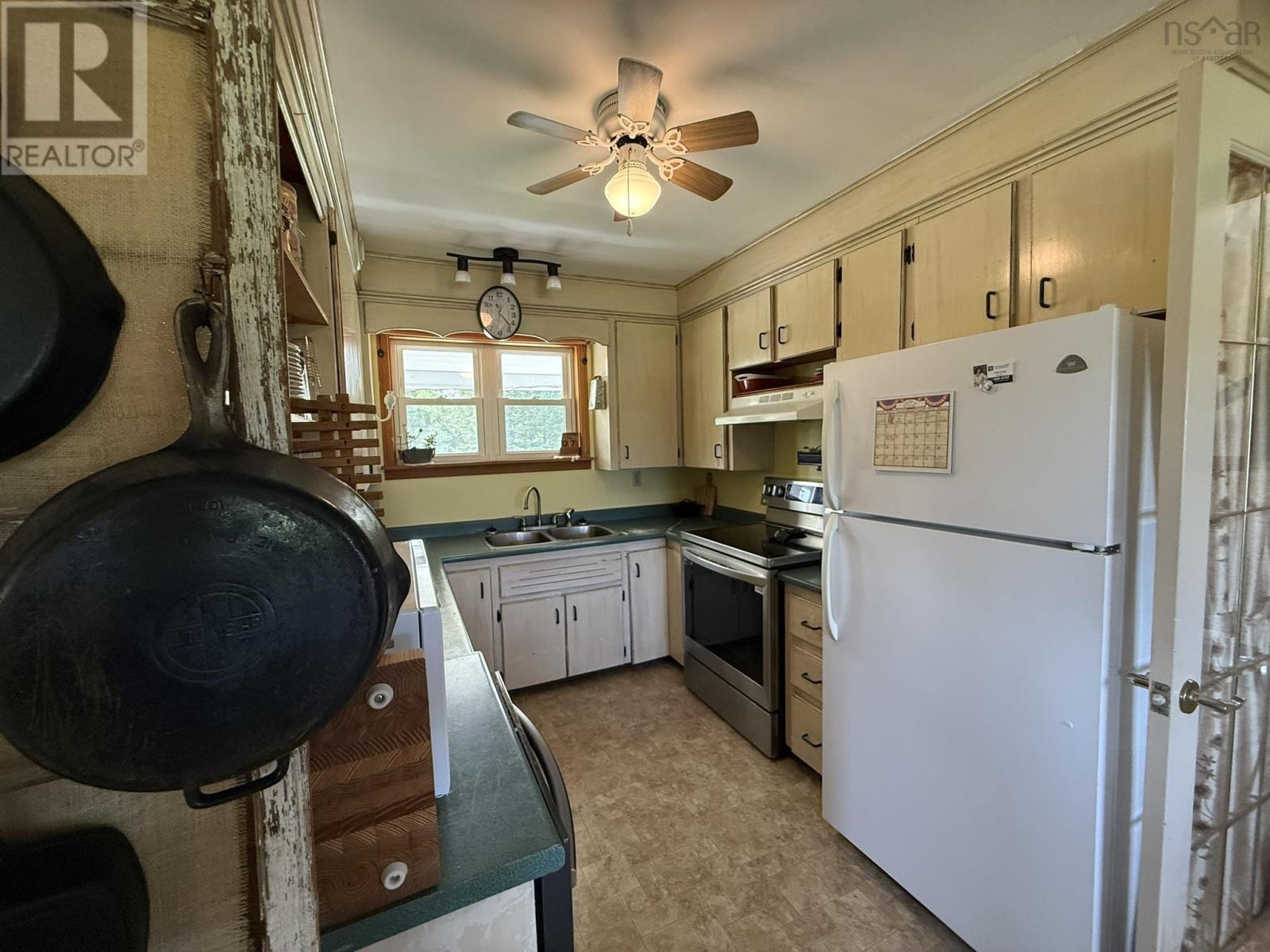 3281 Highway 6 Property Photo 6
