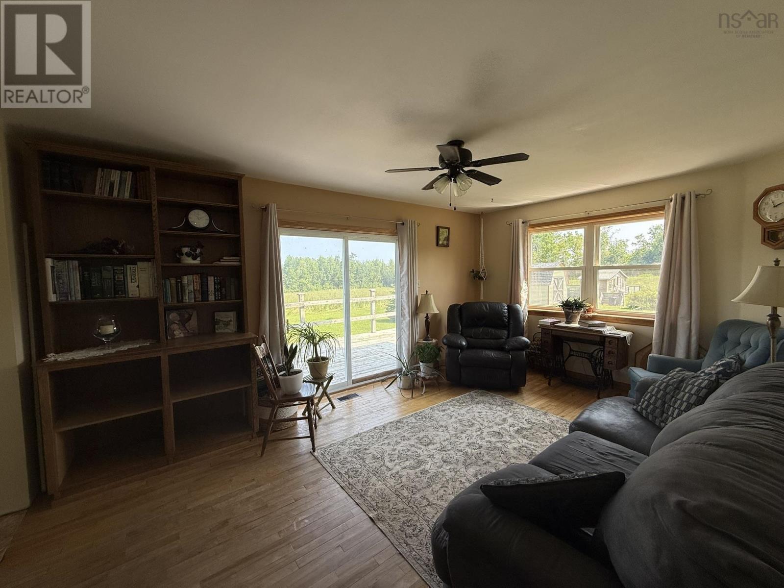 3281 Highway 6 Property Photo 9