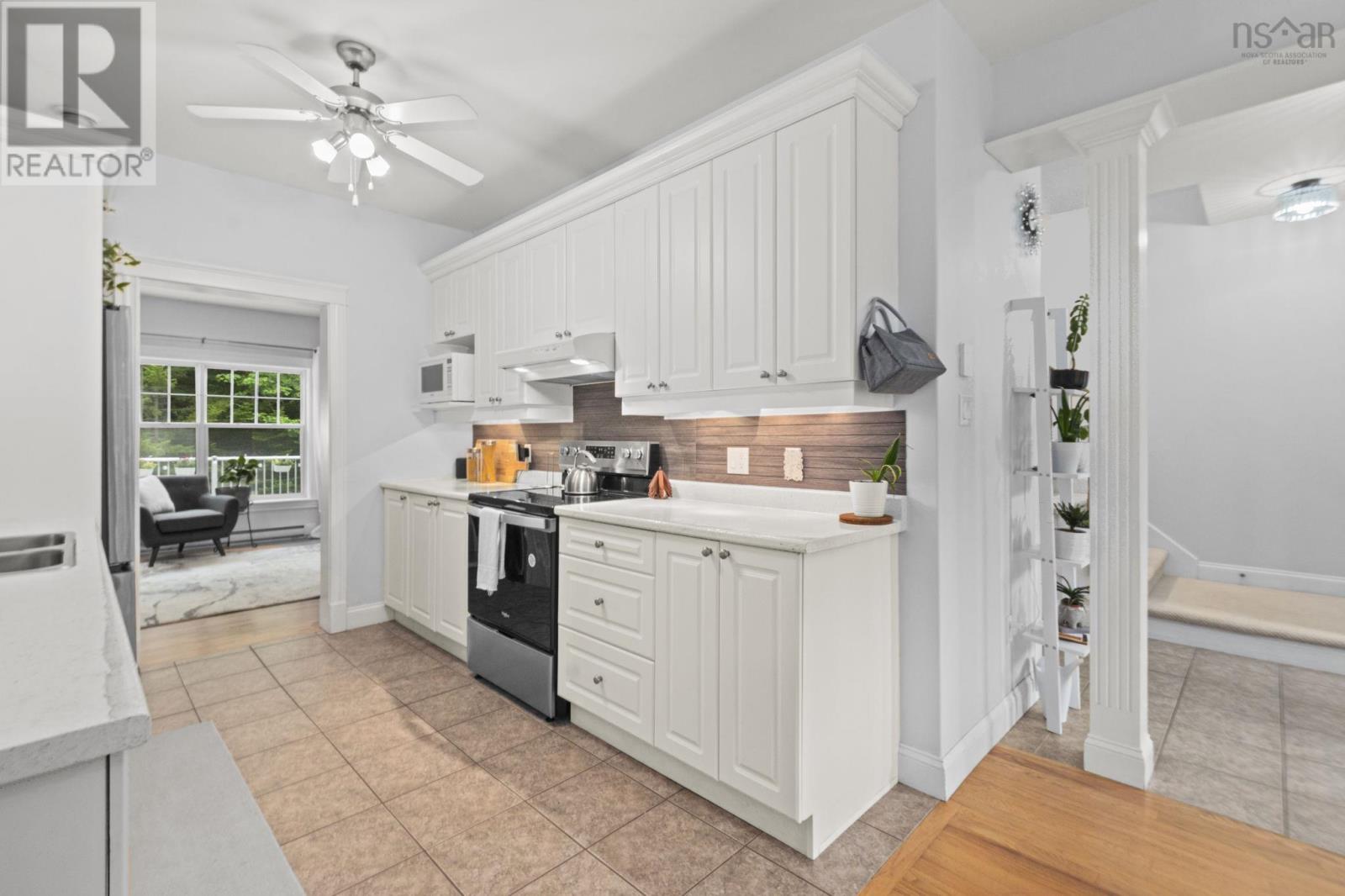 38 Greenside Lane Property Photo 6