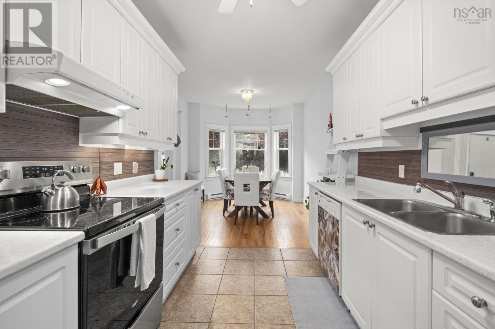 38 Greenside Lane Property Photo 7