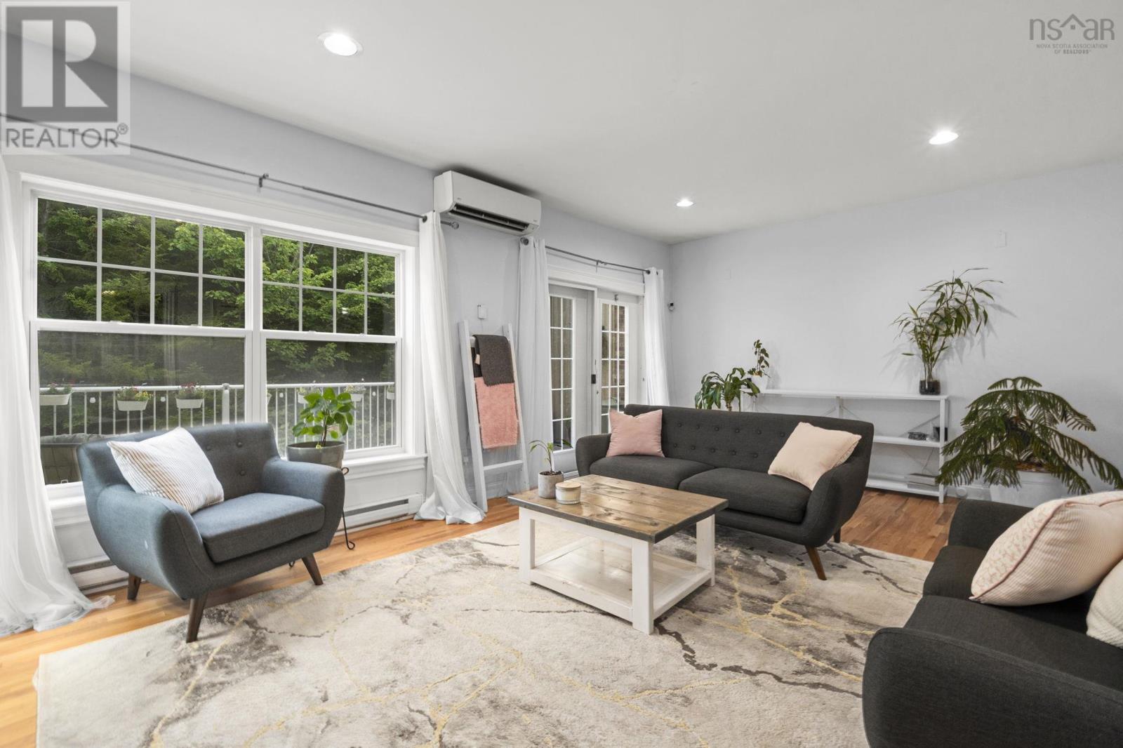 38 Greenside Lane Property Photo 10