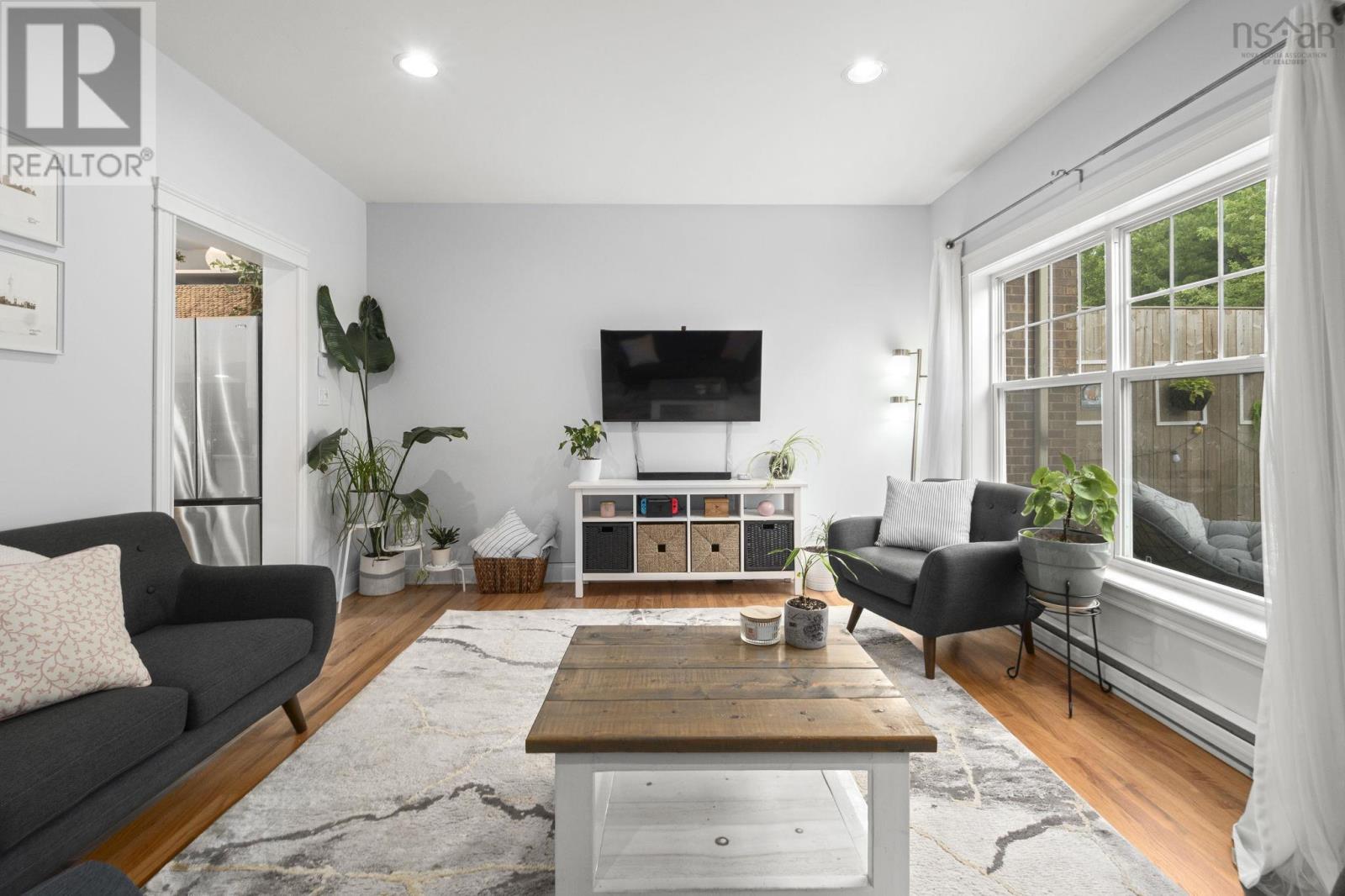 38 Greenside Lane Property Photo 11