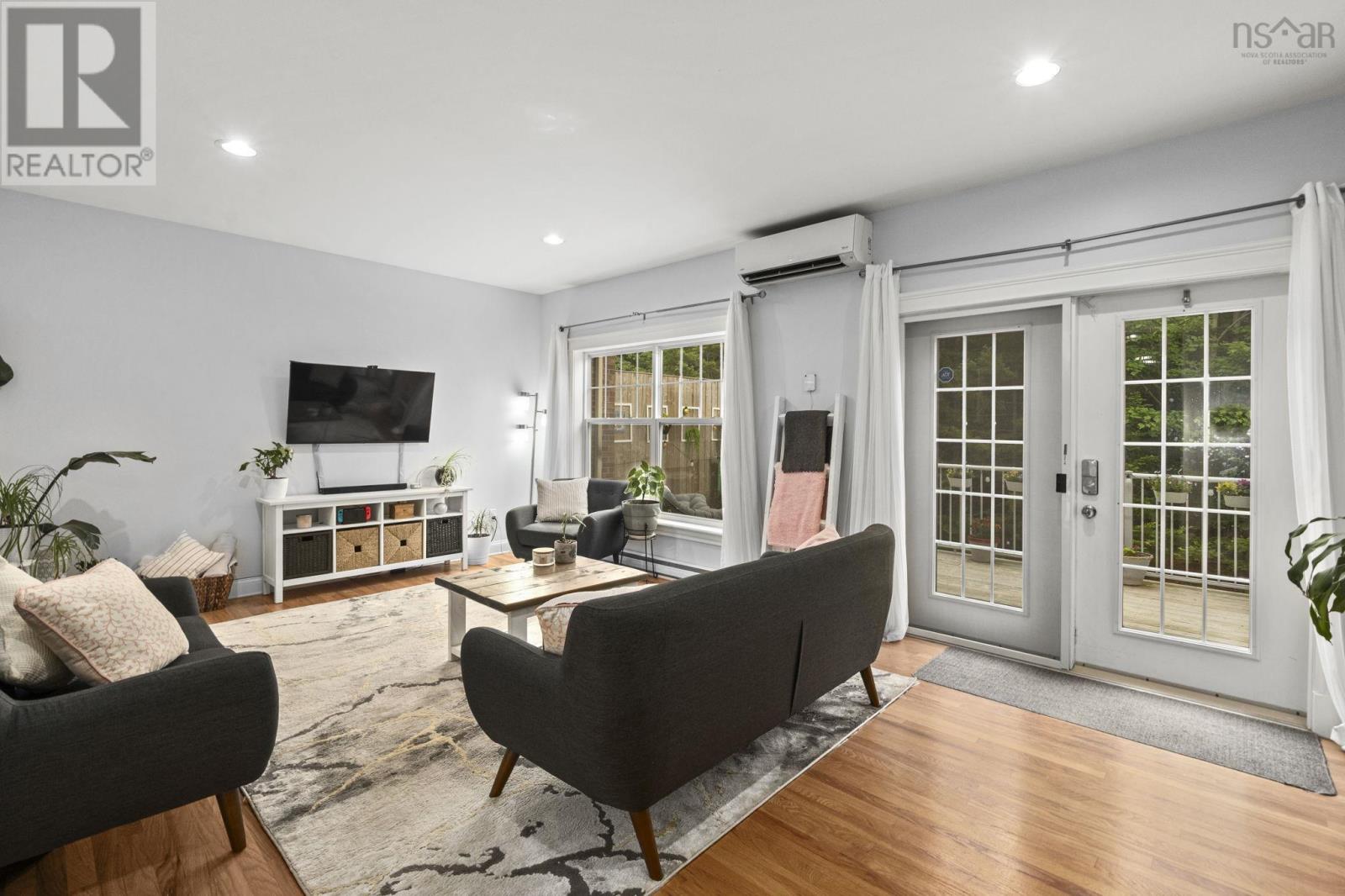 38 Greenside Lane Property Photo 12