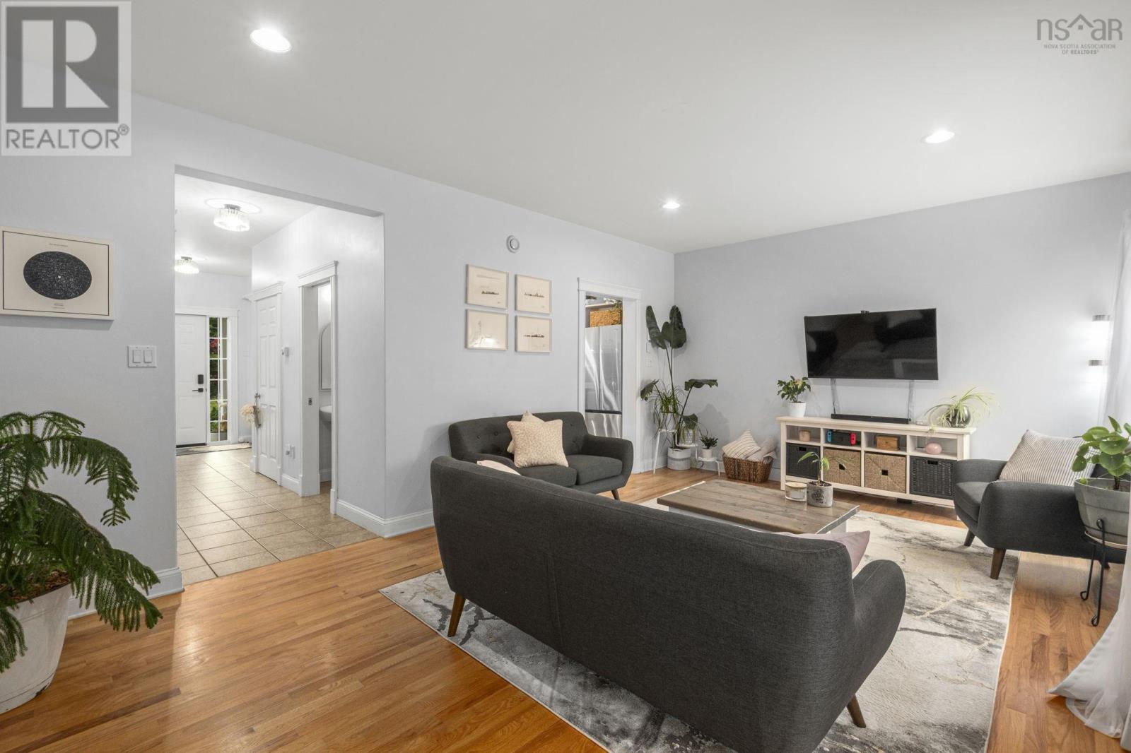 38 Greenside Lane Property Photo 13