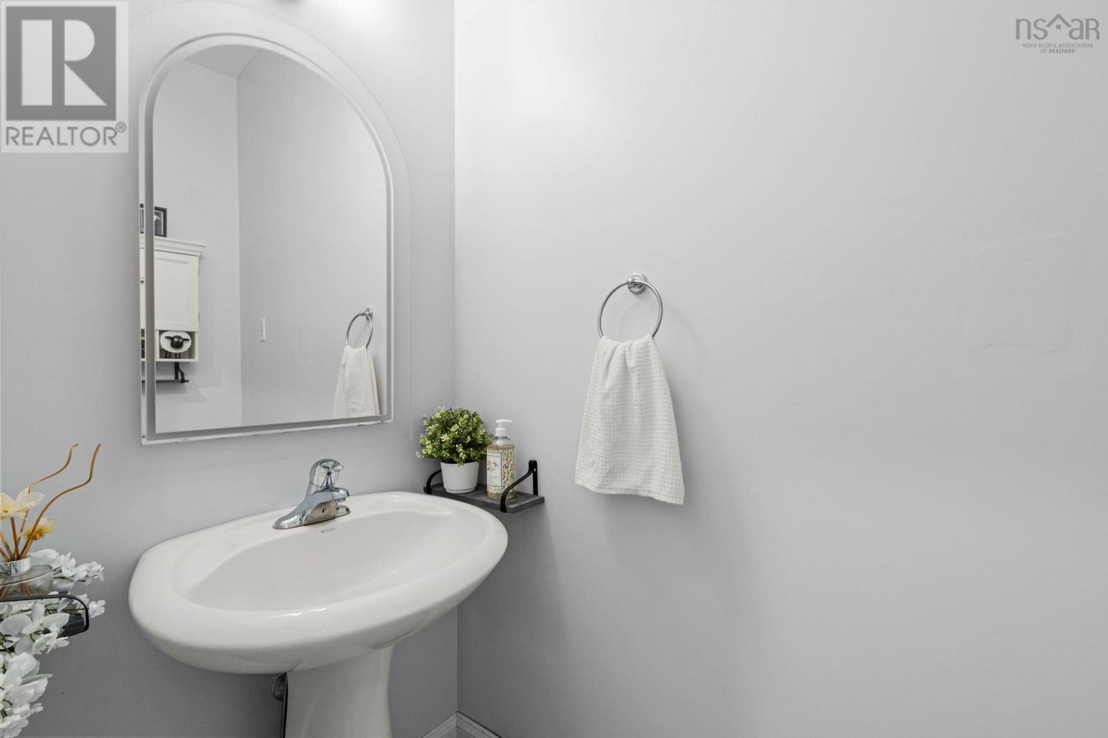 38 Greenside Lane Property Photo 15