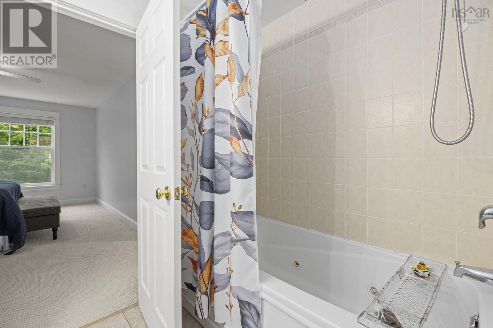 38 Greenside Lane Property Photo 22