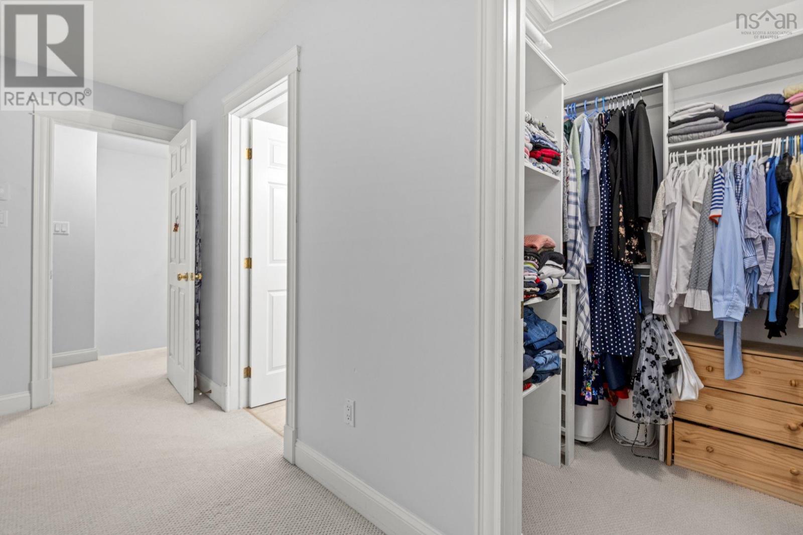 38 Greenside Lane Property Photo 23
