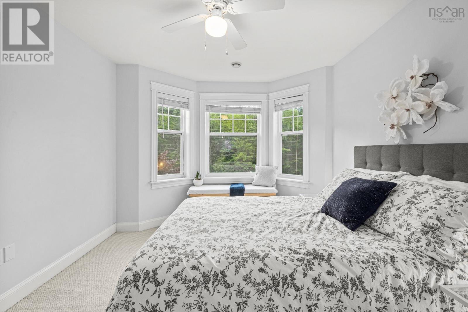38 Greenside Lane Property Photo 25