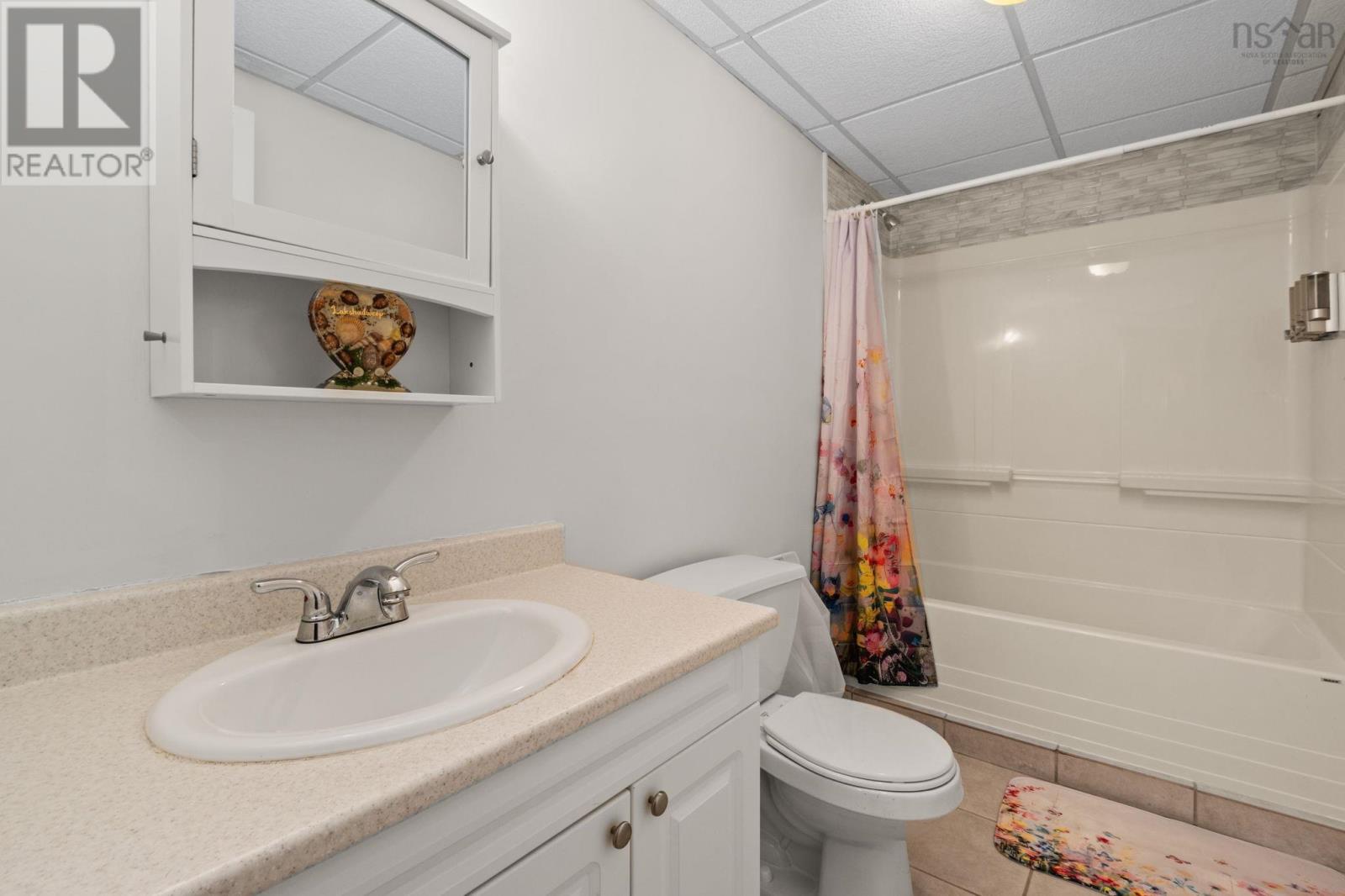 38 Greenside Lane Property Photo 33