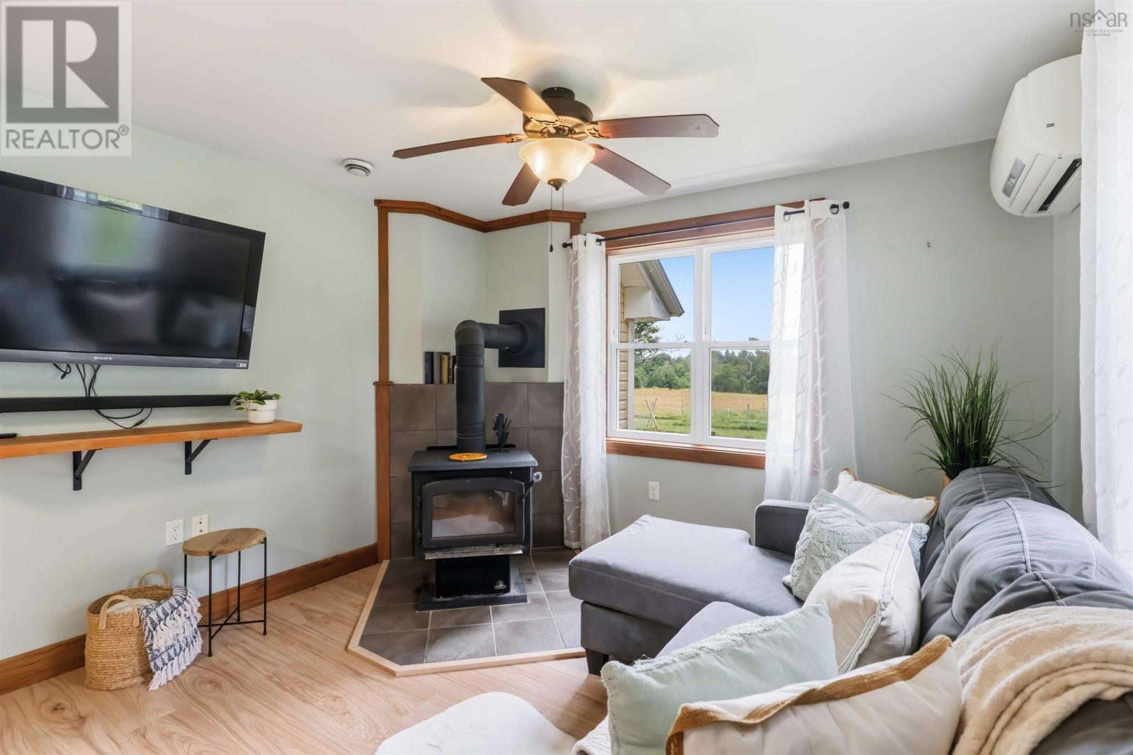 805 Bligh Road Property Photo 10