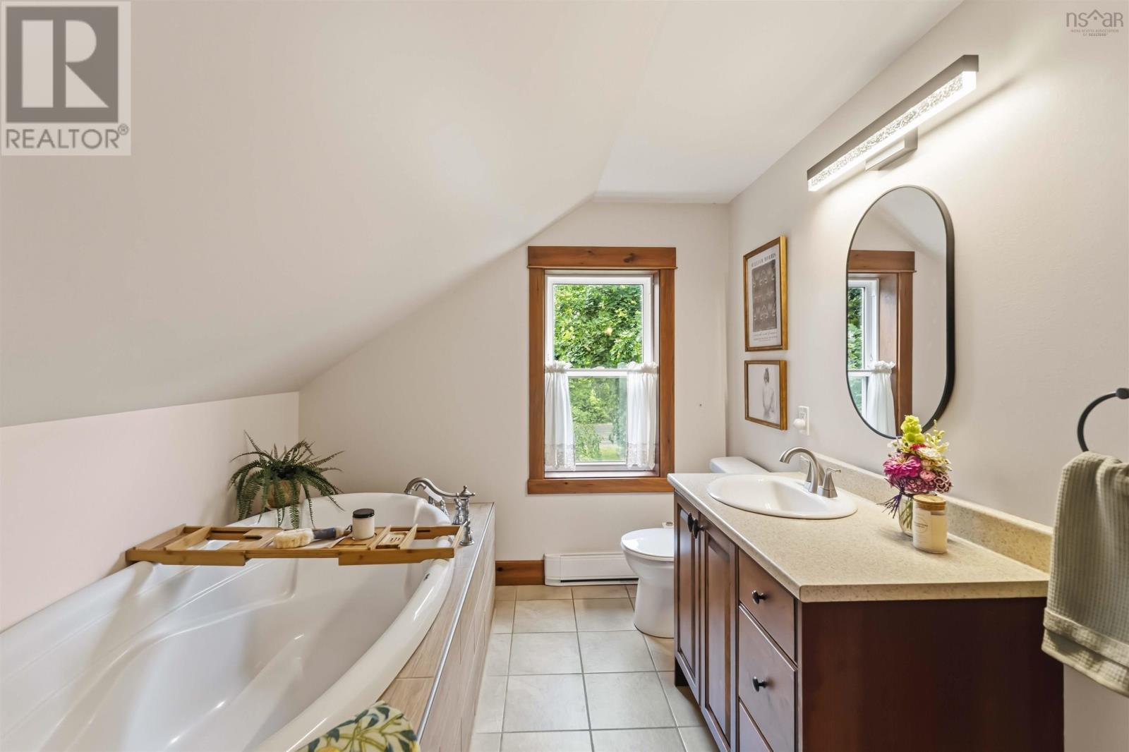 805 Bligh Road Property Photo 32