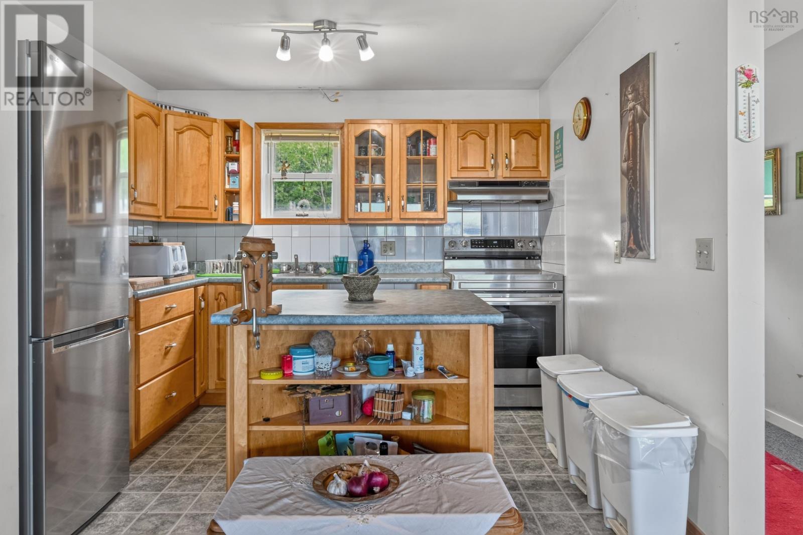 5877 West Bay Road Property Photo 6