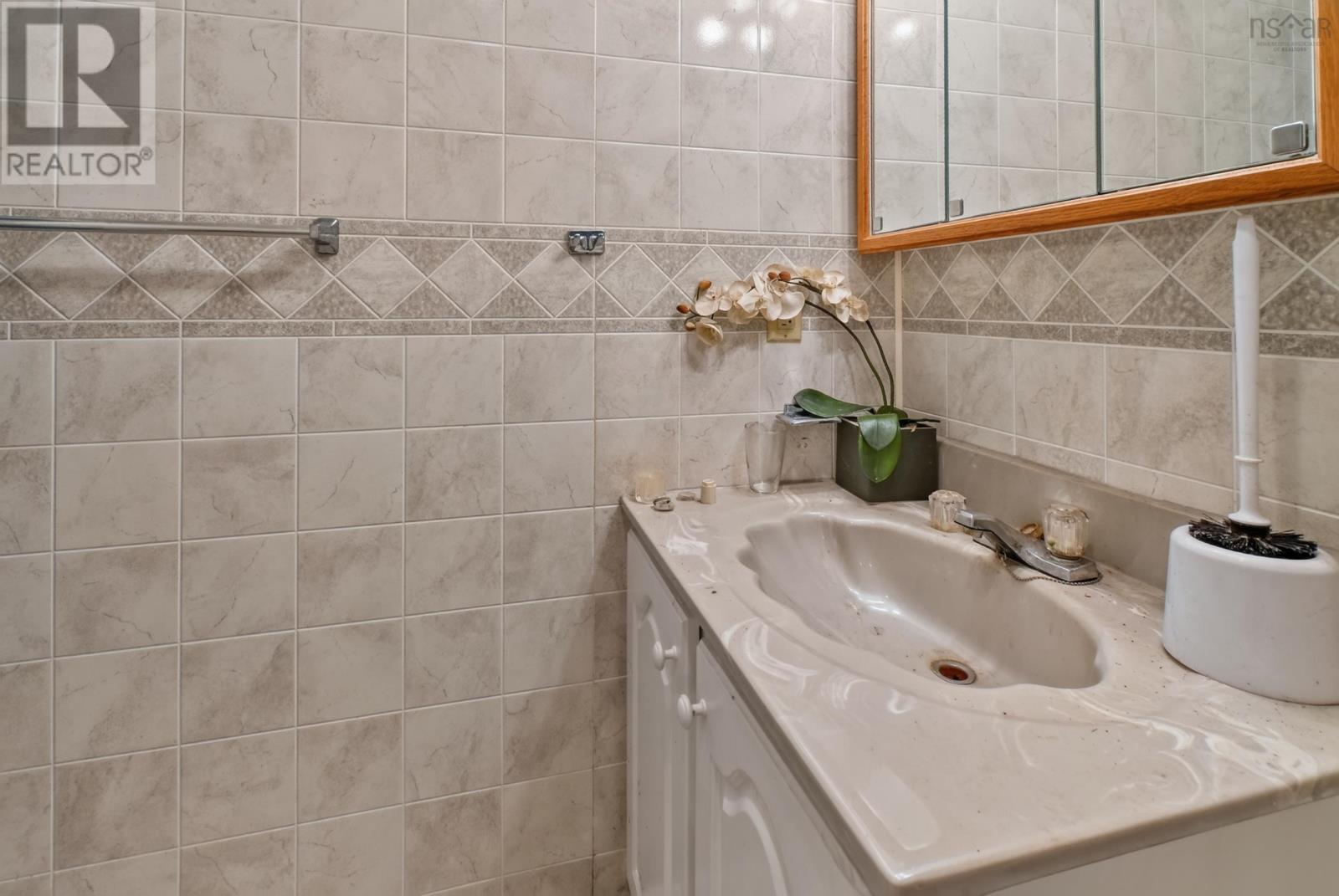 5877 West Bay Road Property Photo 31