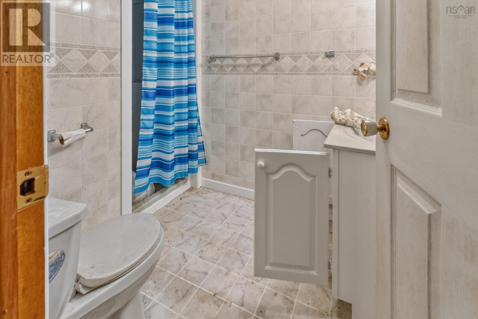 5877 West Bay Road Property Photo 32