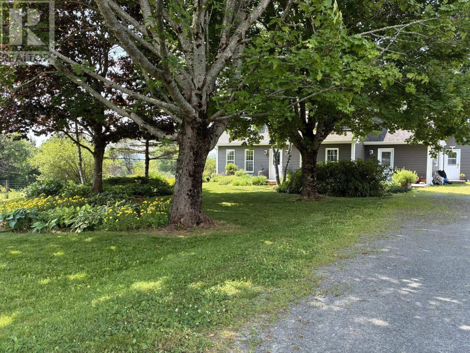 21 Croweland Drive Property Photo 2
