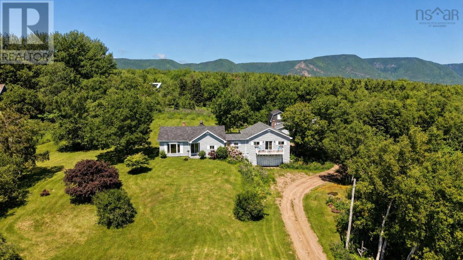 29389 Cabot Trail Property Photo 3