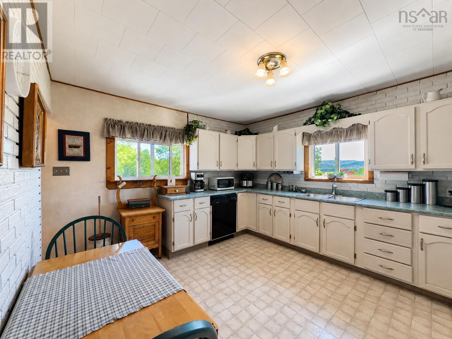 29389 Cabot Trail Property Photo 8