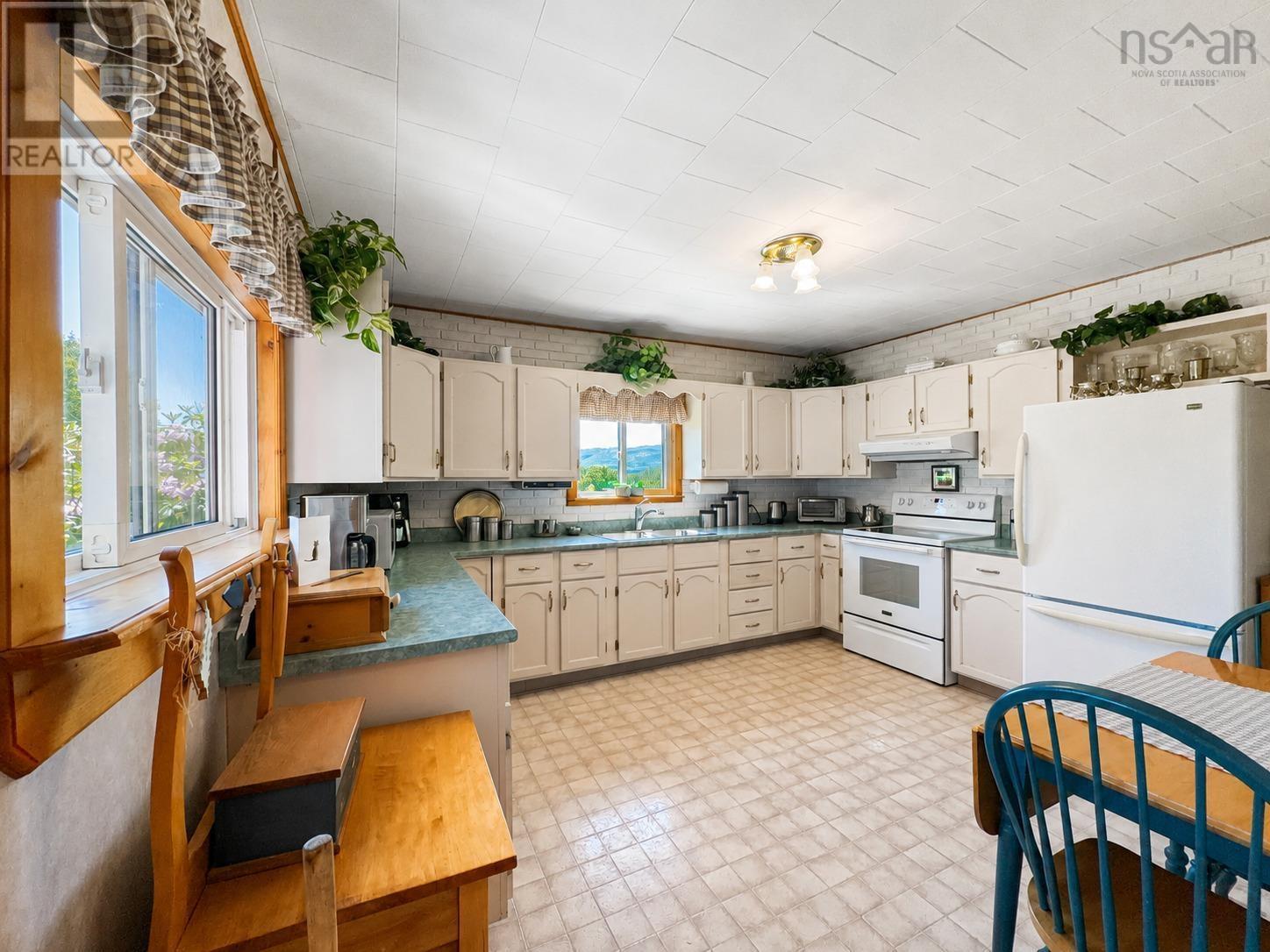 29389 Cabot Trail Property Photo 10