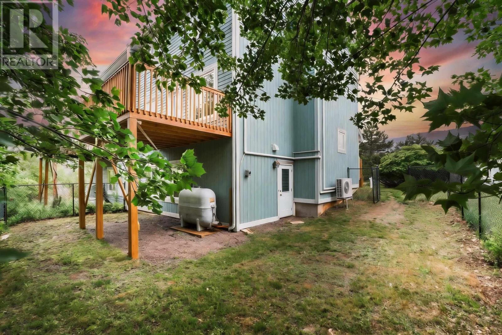560 Parkland Drive Property Photo 44
