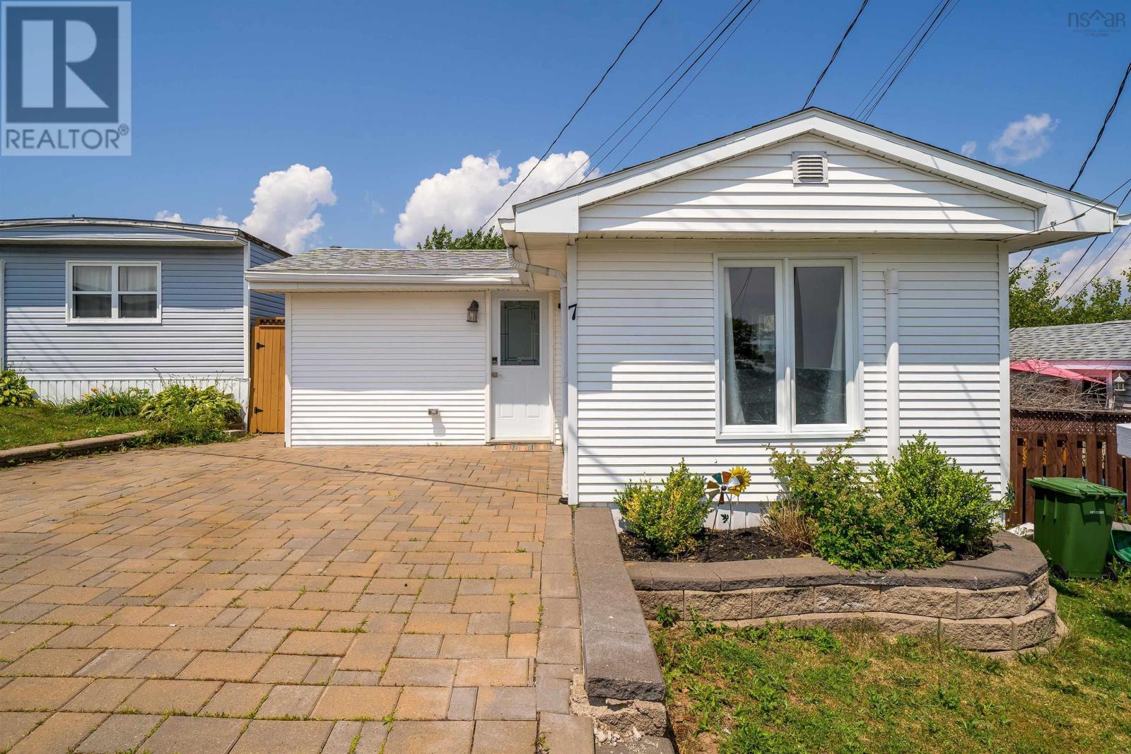 7 Hillside Drive