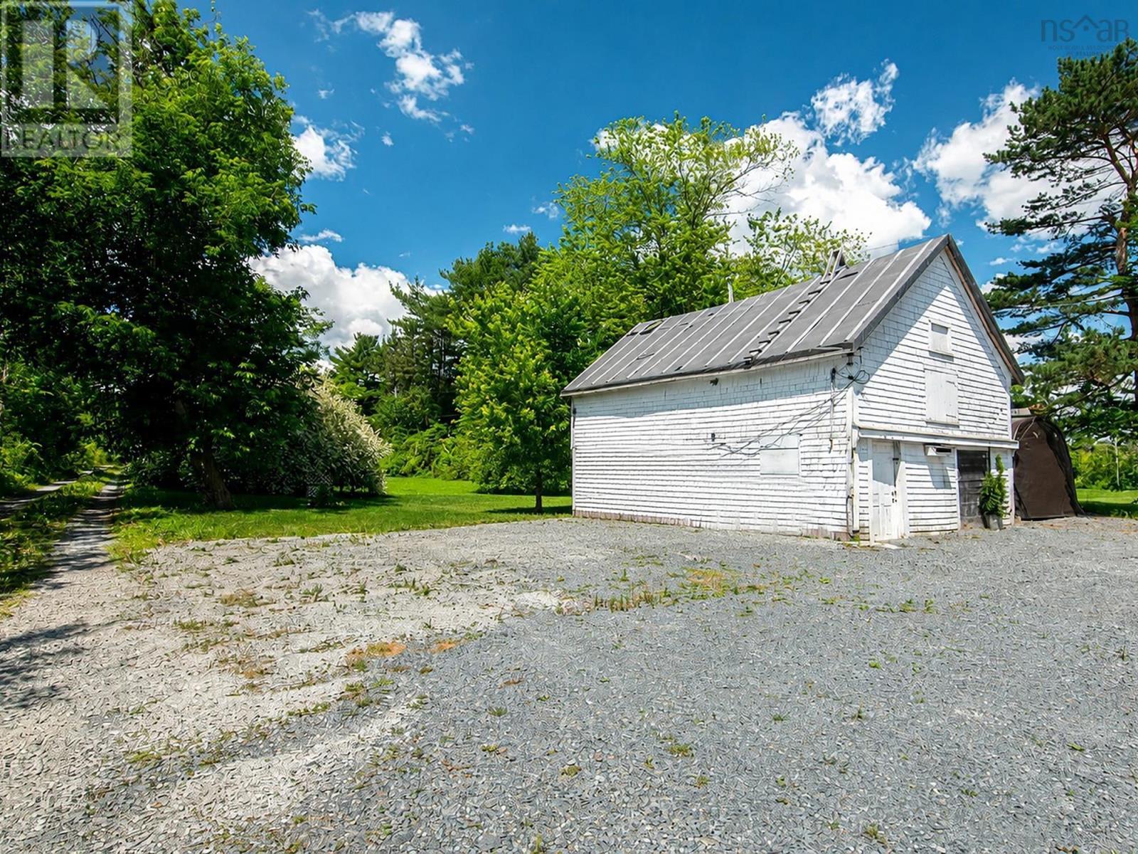2790 Highway 2 Property Photo 32
