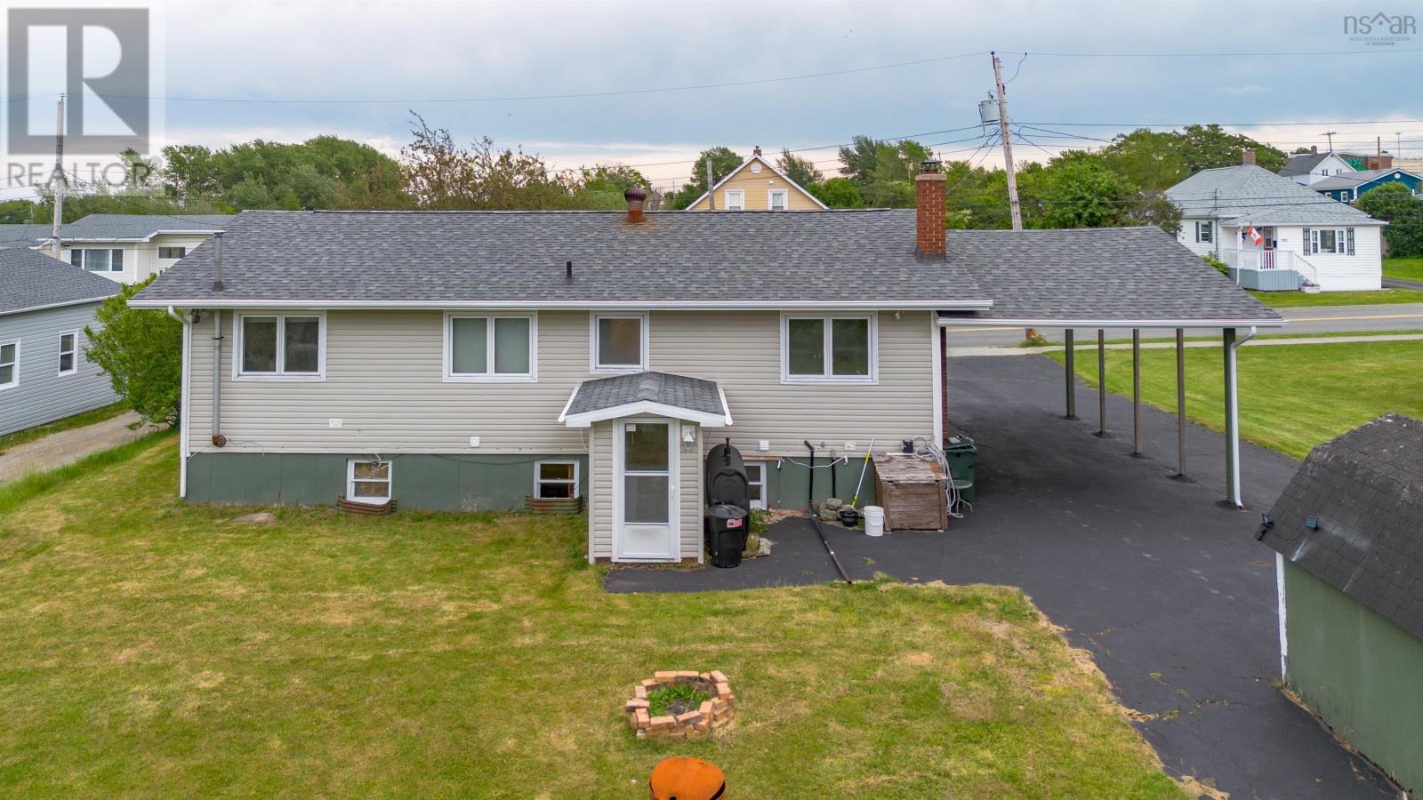769 Heelan Street Property Photo 4