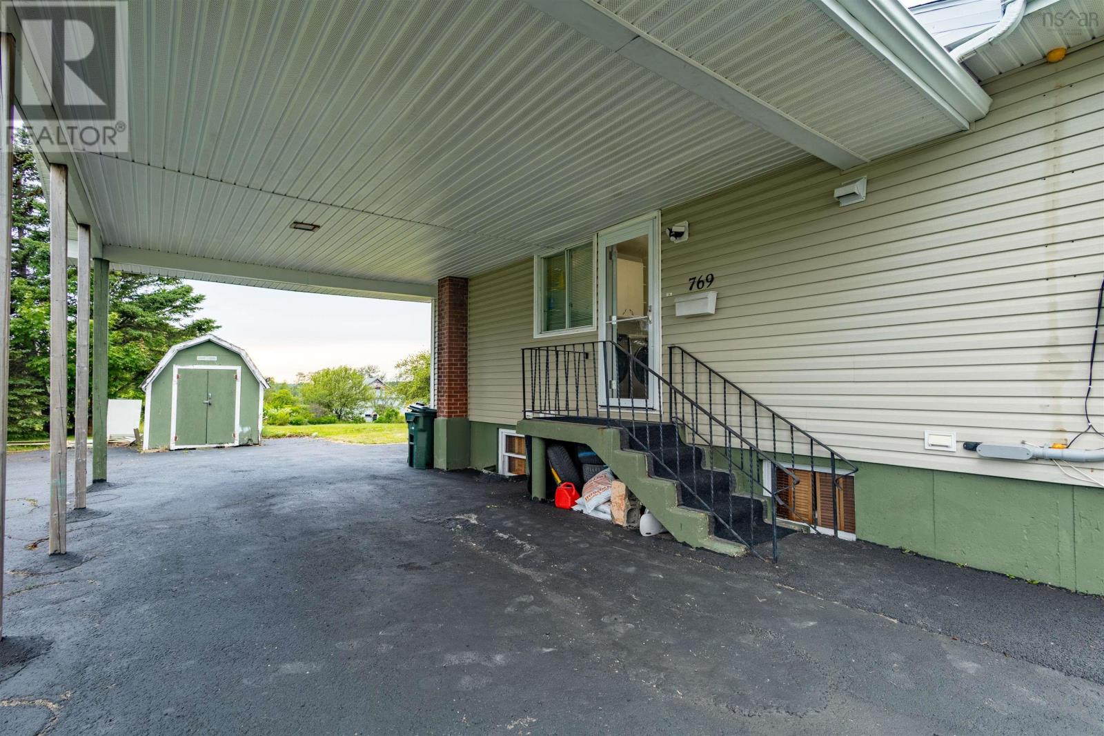 769 Heelan Street Property Photo 8