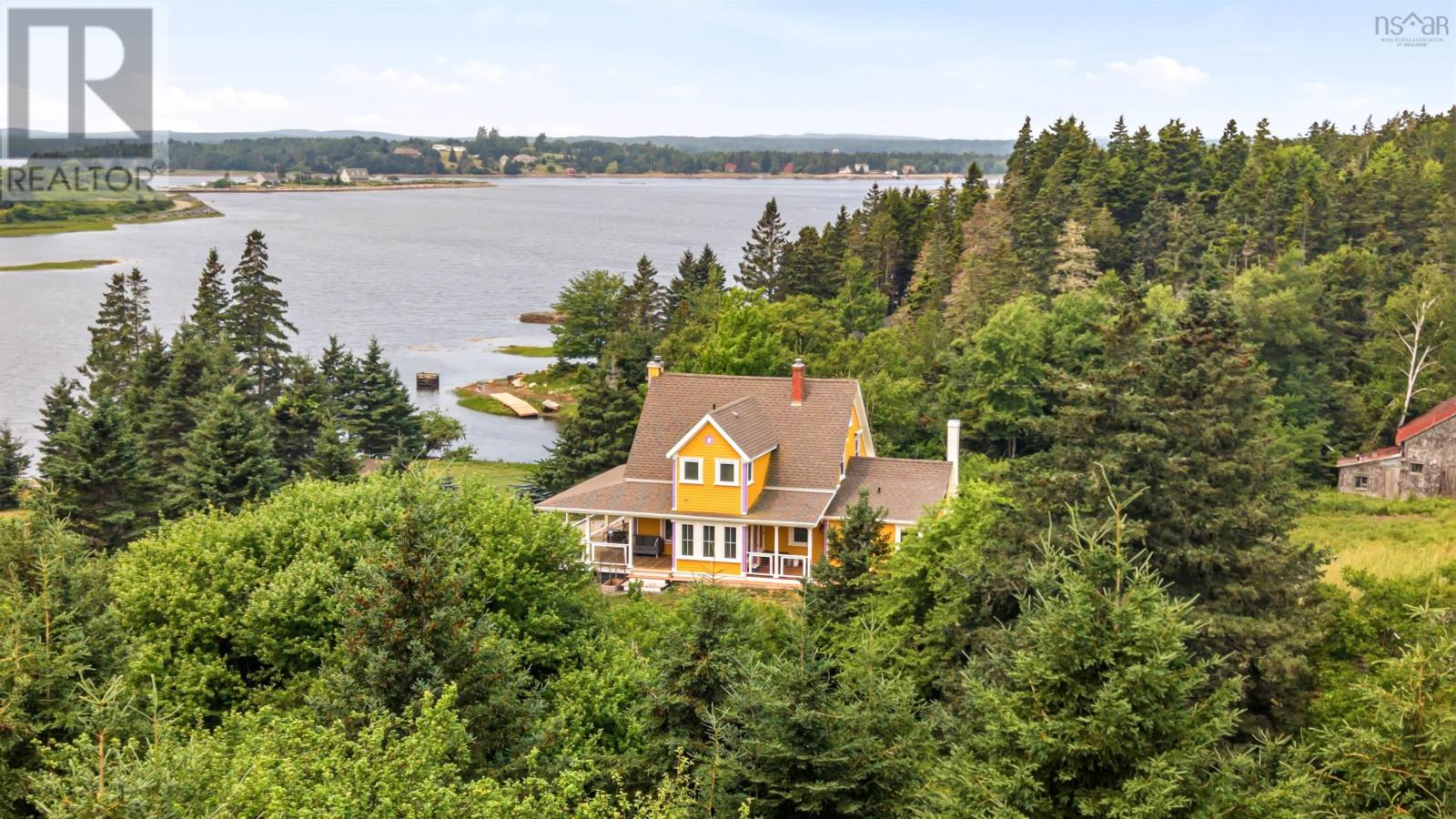 1127 Feltzen South Road Property Photo 4