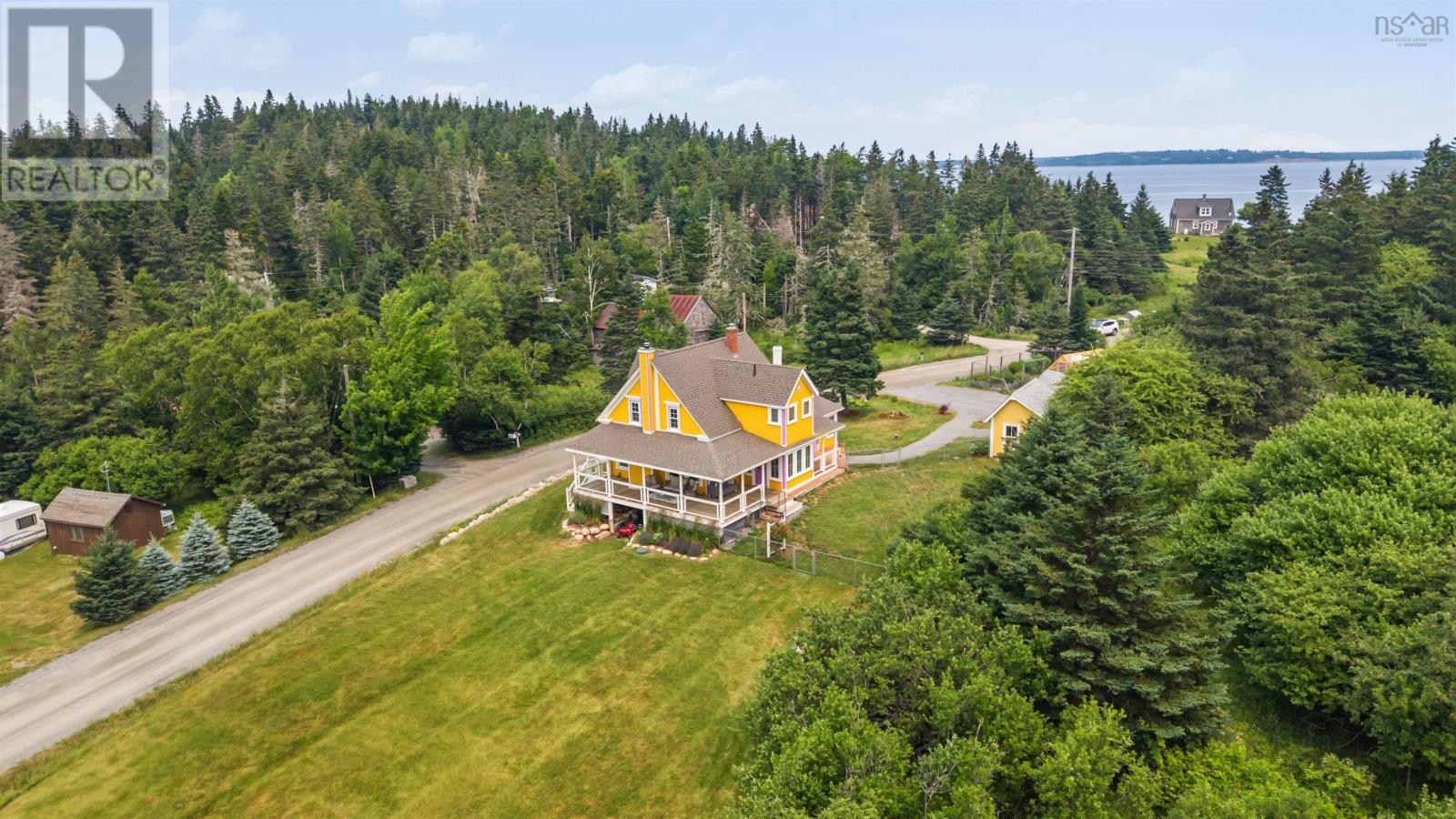 1127 Feltzen South Road Property Photo 8