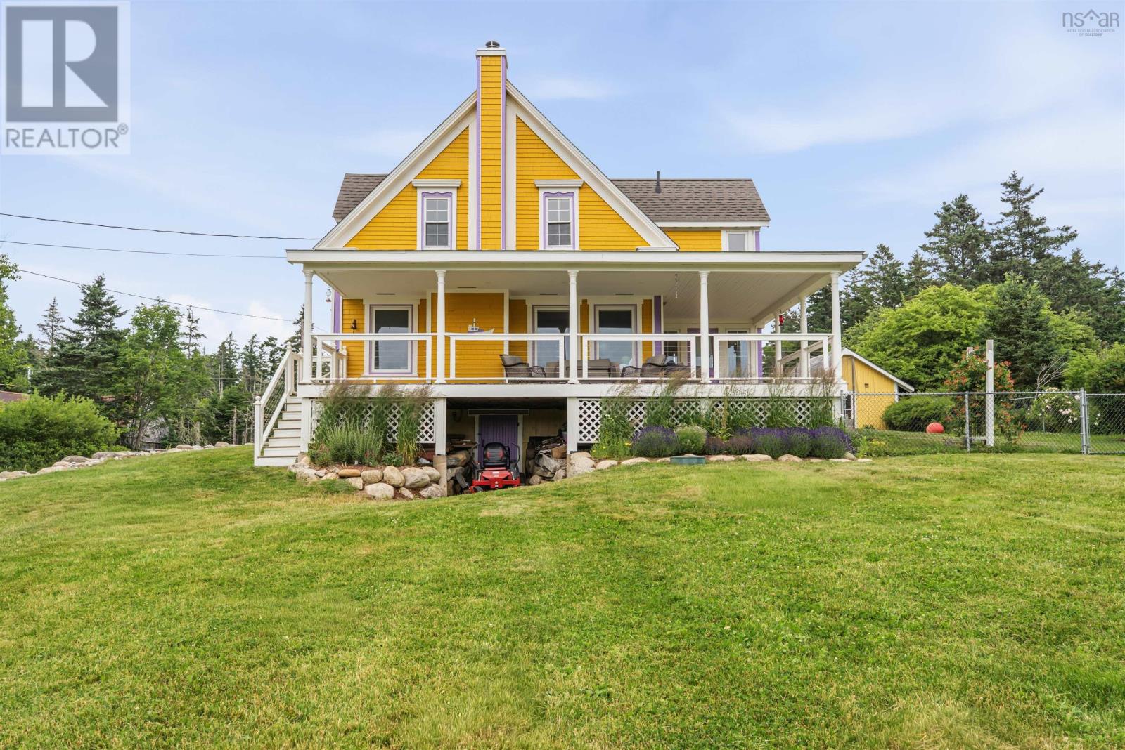 1127 Feltzen South Road Property Photo 9