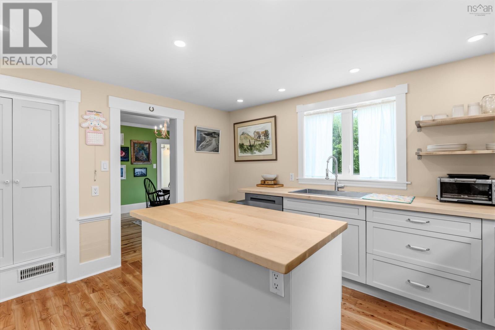1127 Feltzen South Road Property Photo 18