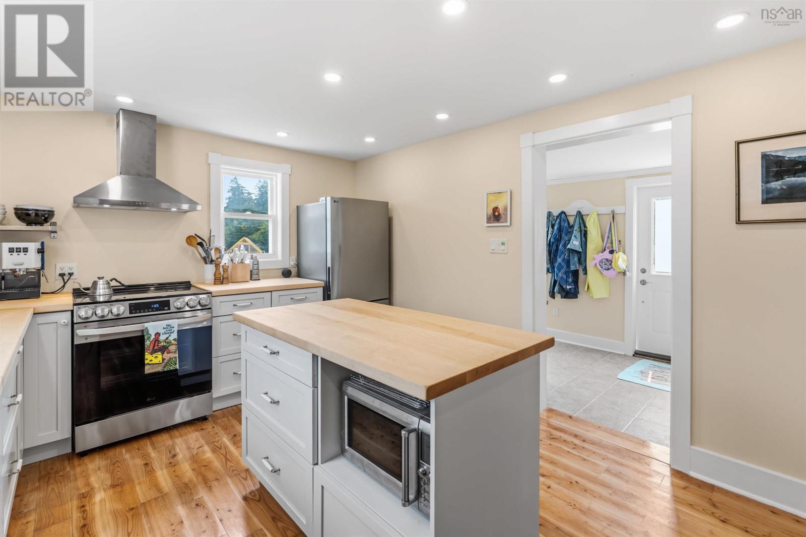 1127 Feltzen South Road Property Photo 19