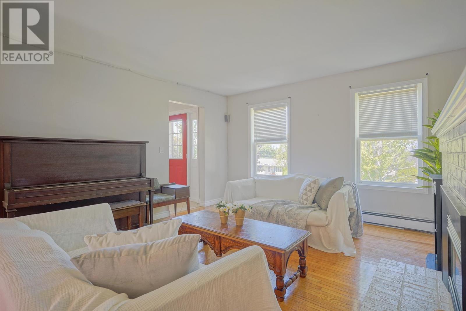 14 St. Catherines Avenue Property Photo 4