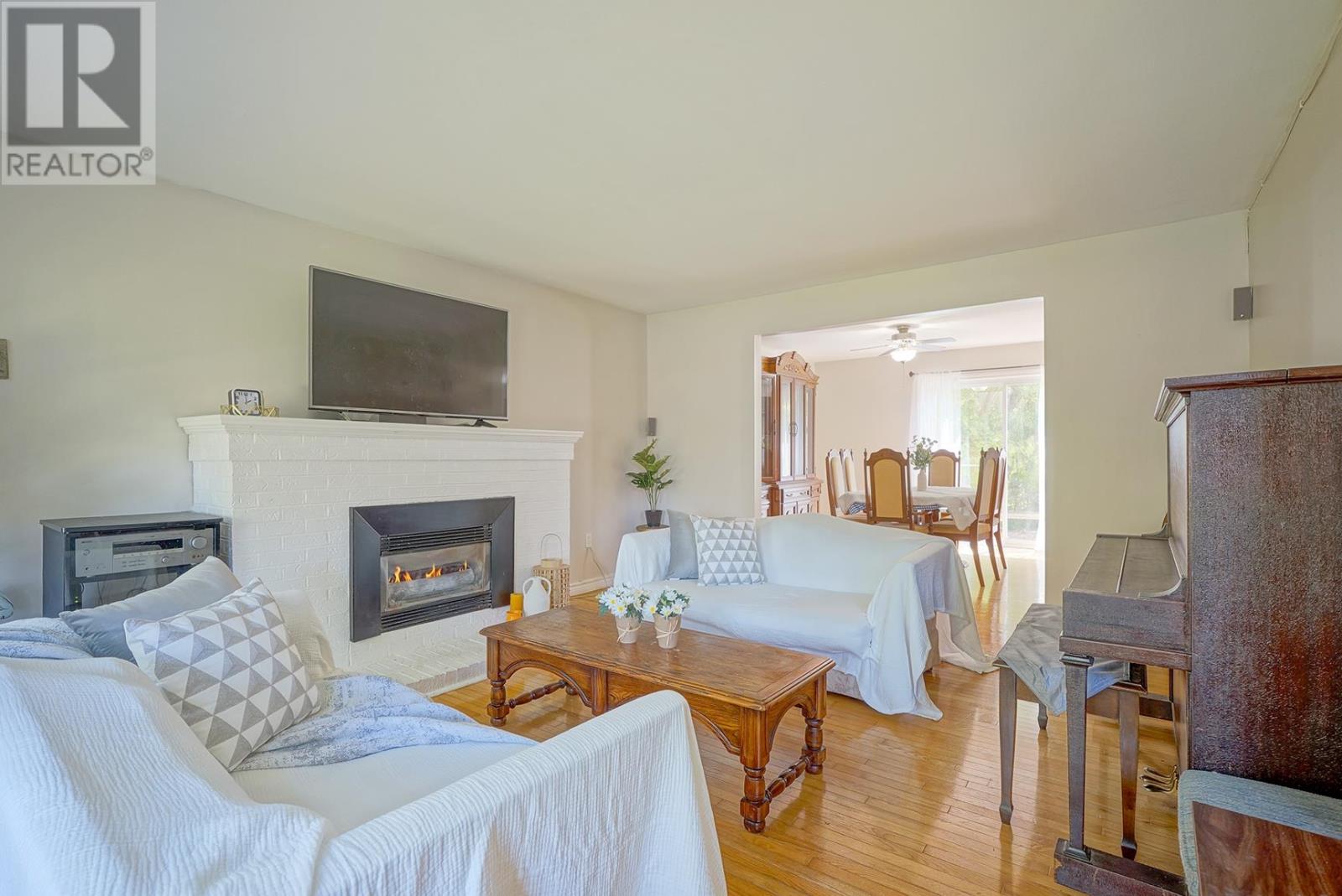14 St. Catherines Avenue Property Photo 5