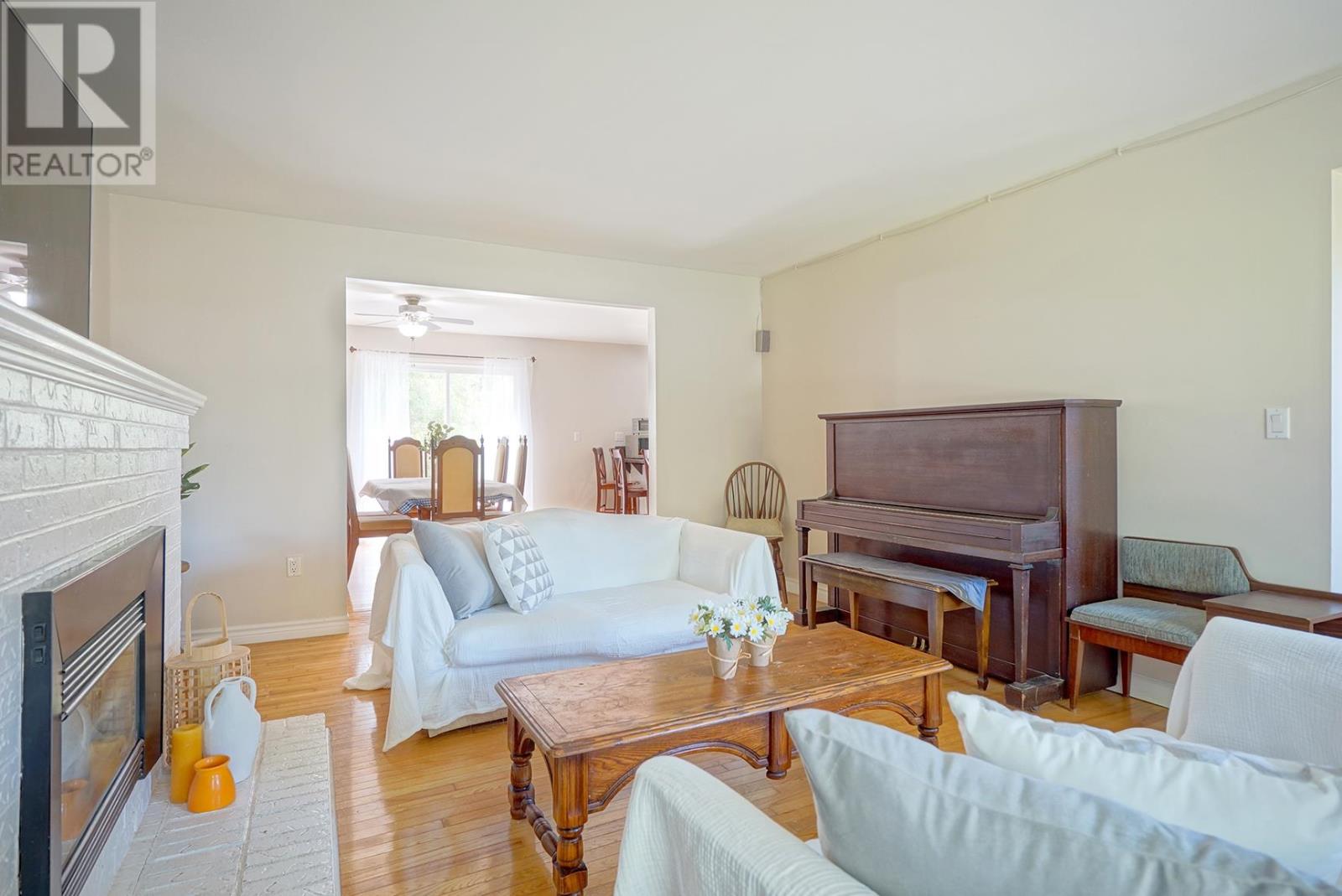 14 St. Catherines Avenue Property Photo 6