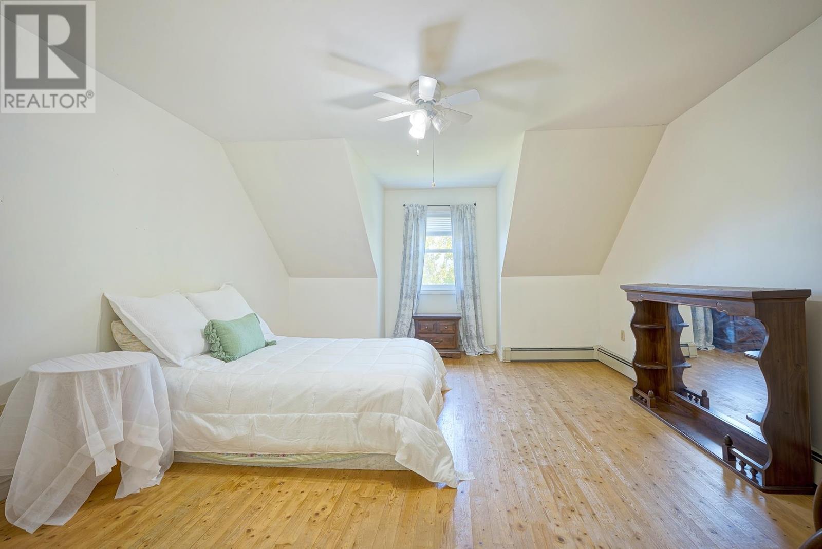 14 St. Catherines Avenue Property Photo 18