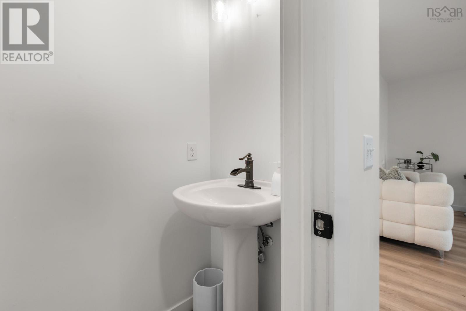 51 Capstone Crescent Property Photo 43