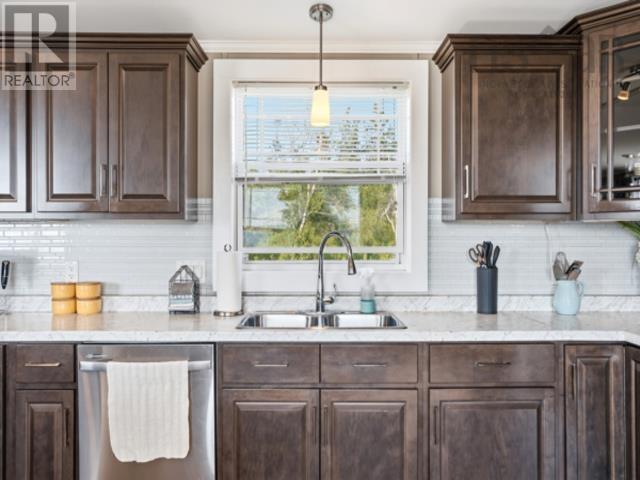 1031 West Bay Road Property Photo 11