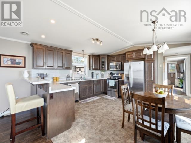 1031 West Bay Road Property Photo 12