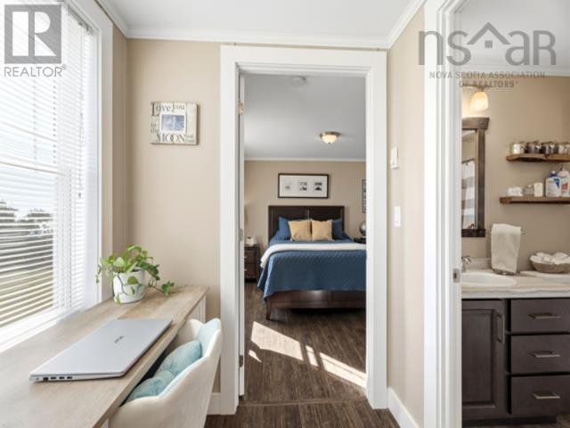 1031 West Bay Road Property Photo 18
