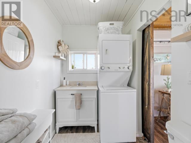 1031 West Bay Road Property Photo 44