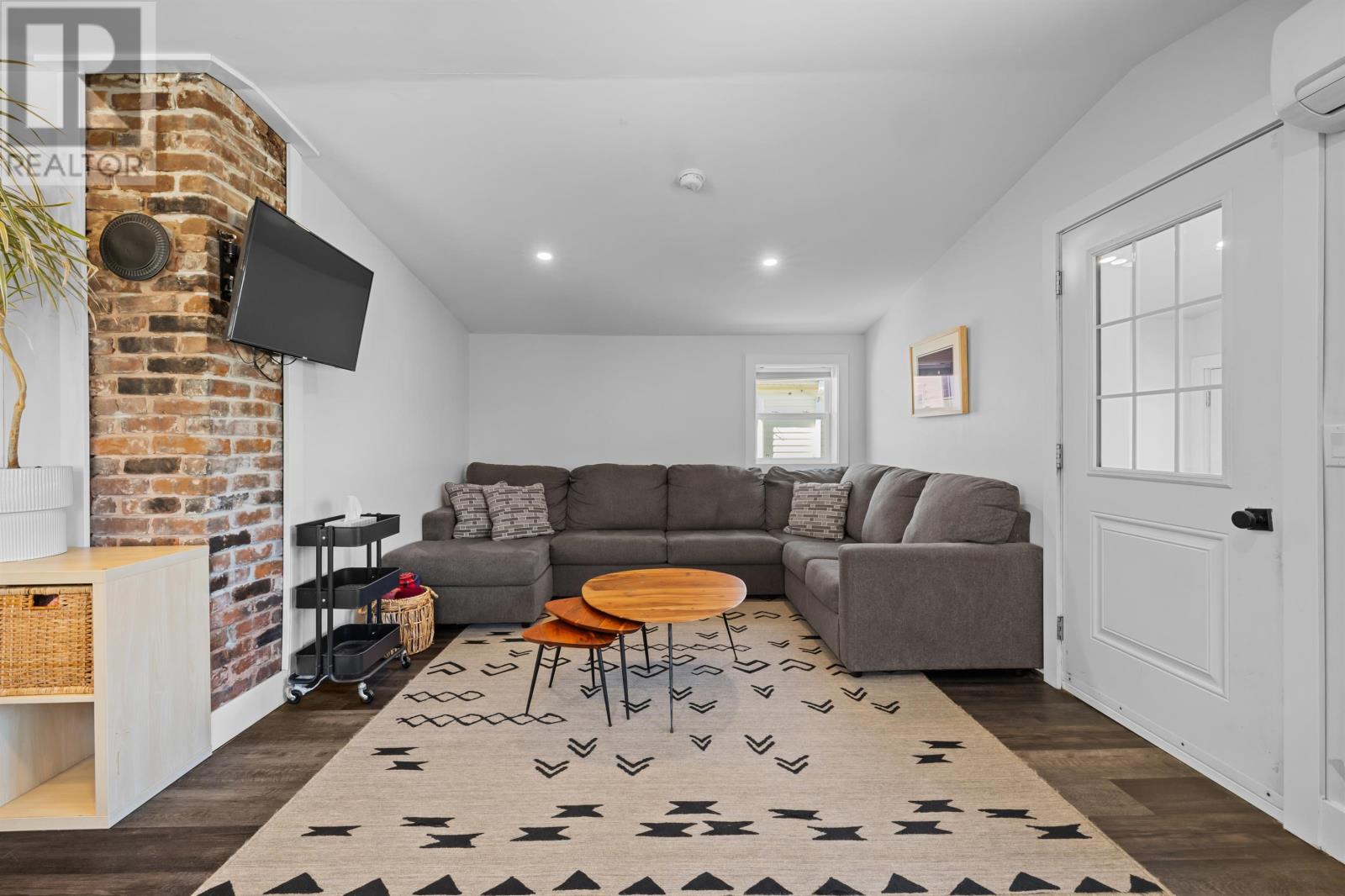 9 Desbrisay Crescent Property Photo 4