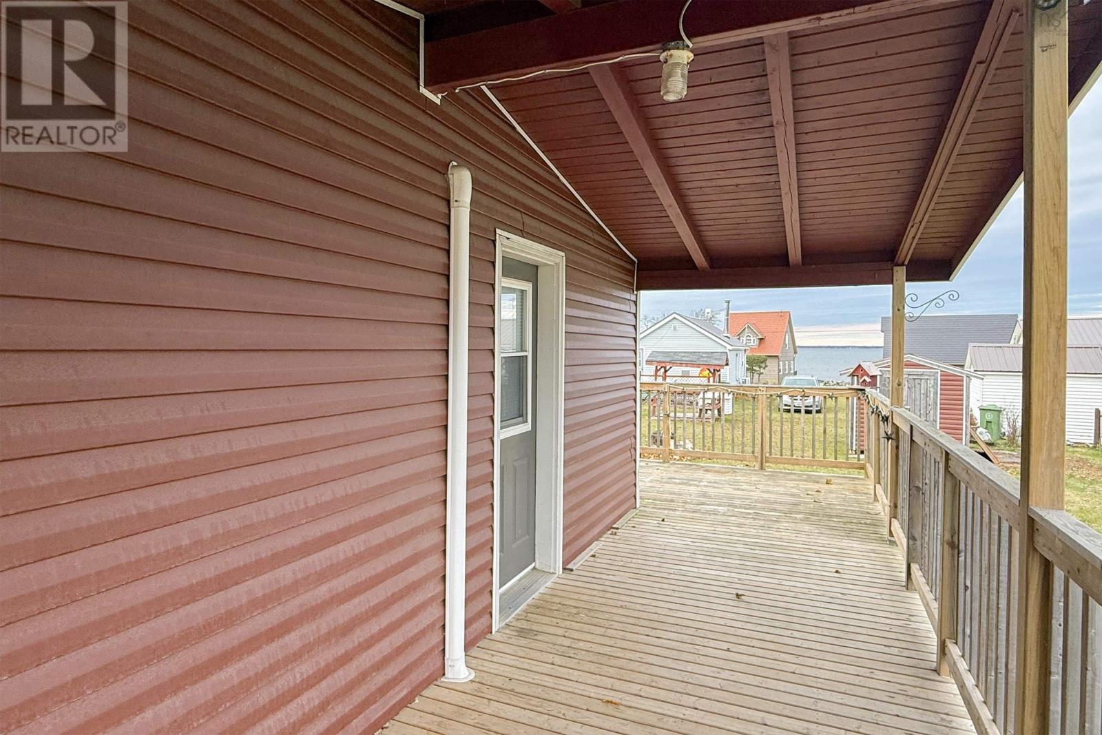 208 Jackson Point Road Property Photo 4