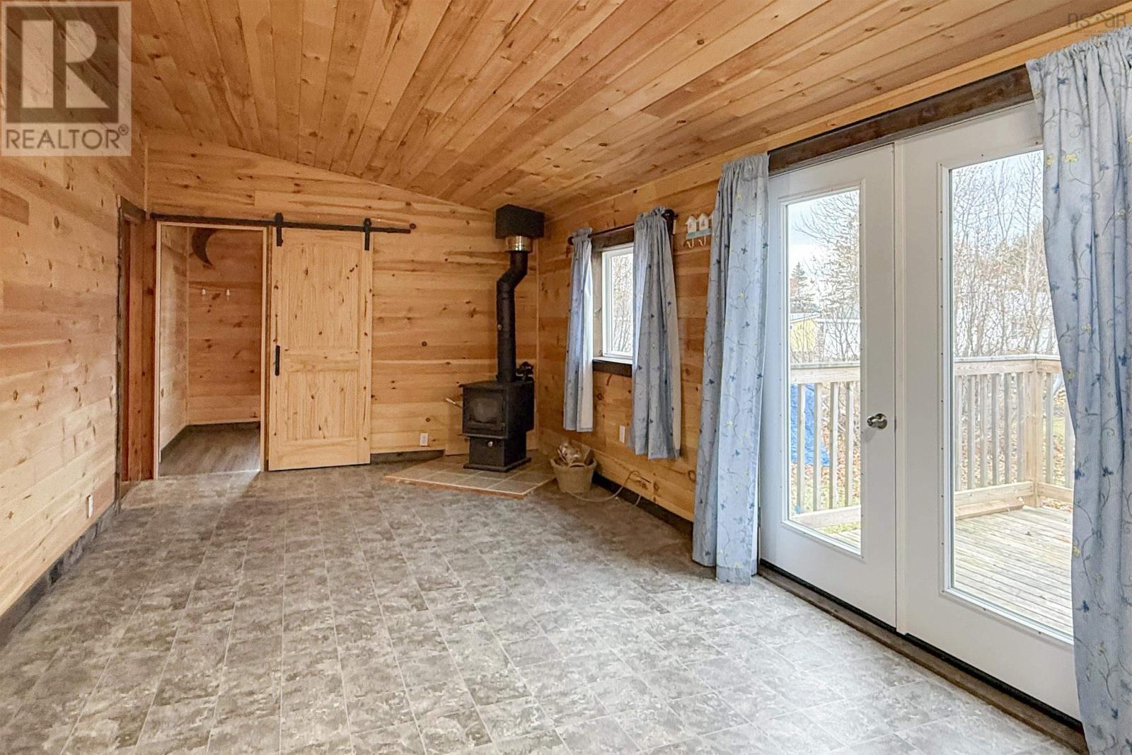 208 Jackson Point Road Property Photo 10