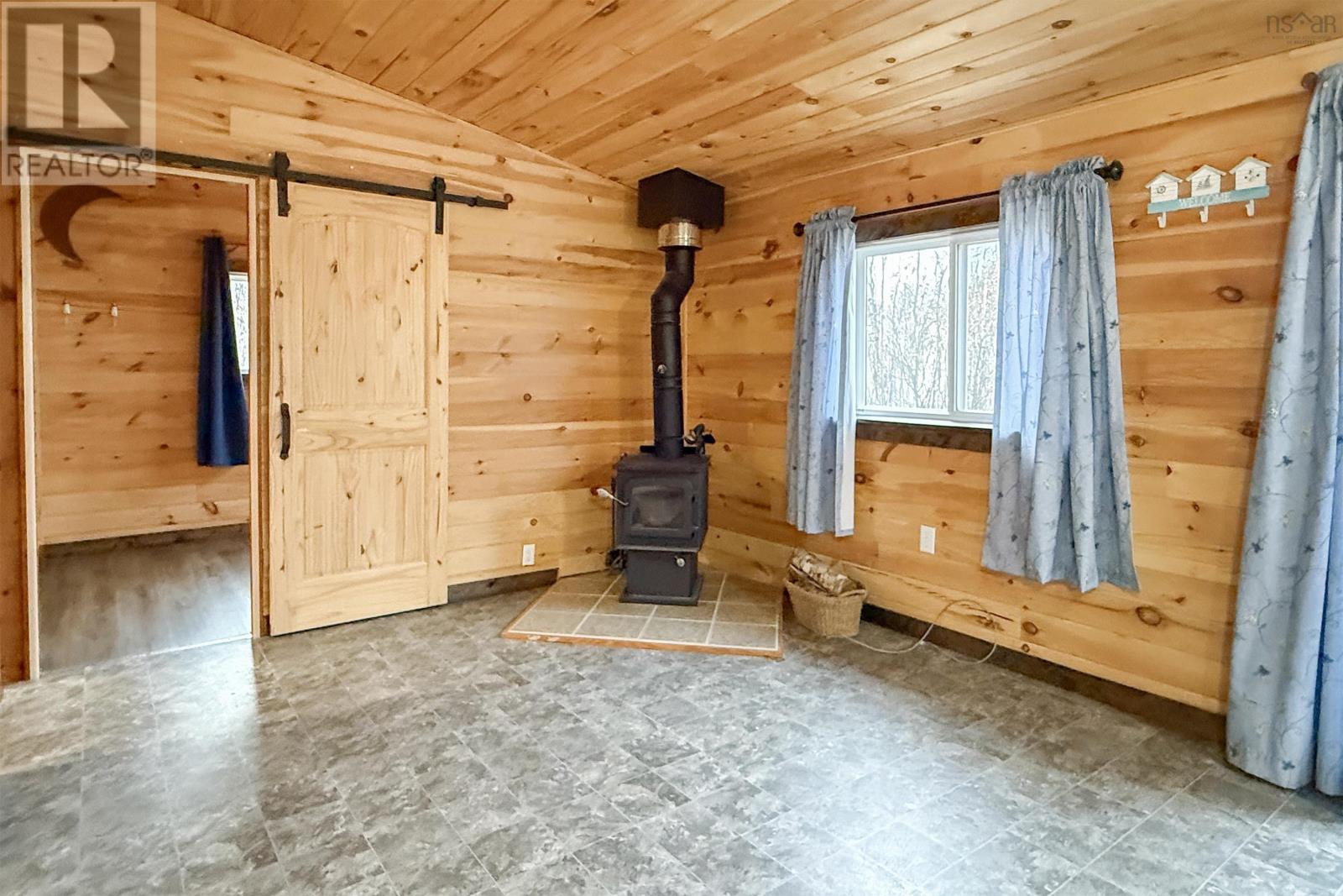 208 Jackson Point Road Property Photo 14