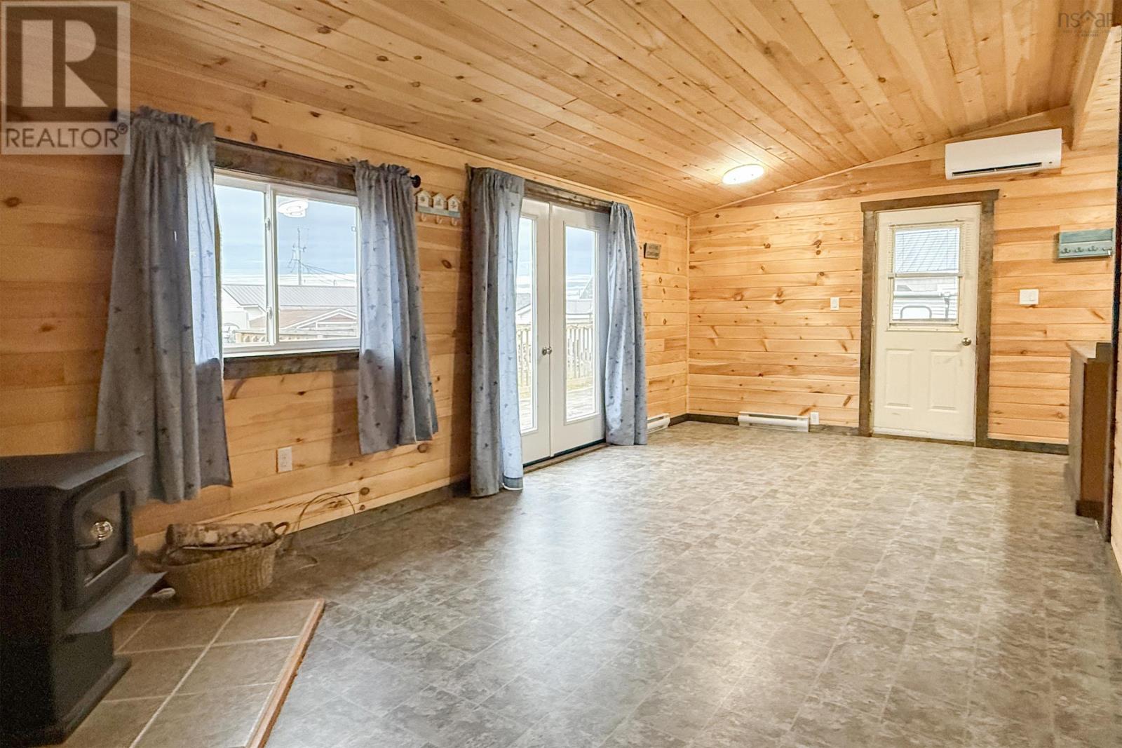 208 Jackson Point Road Property Photo 15