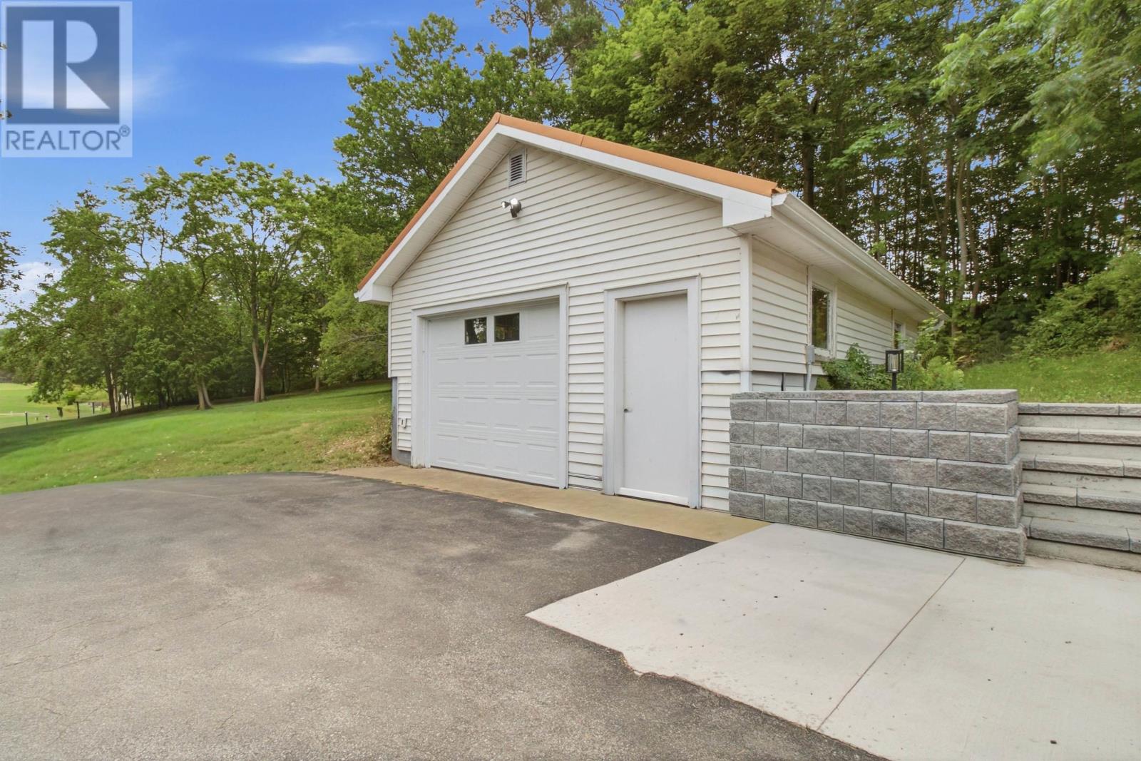 1207 Belcher Street Property Photo 30