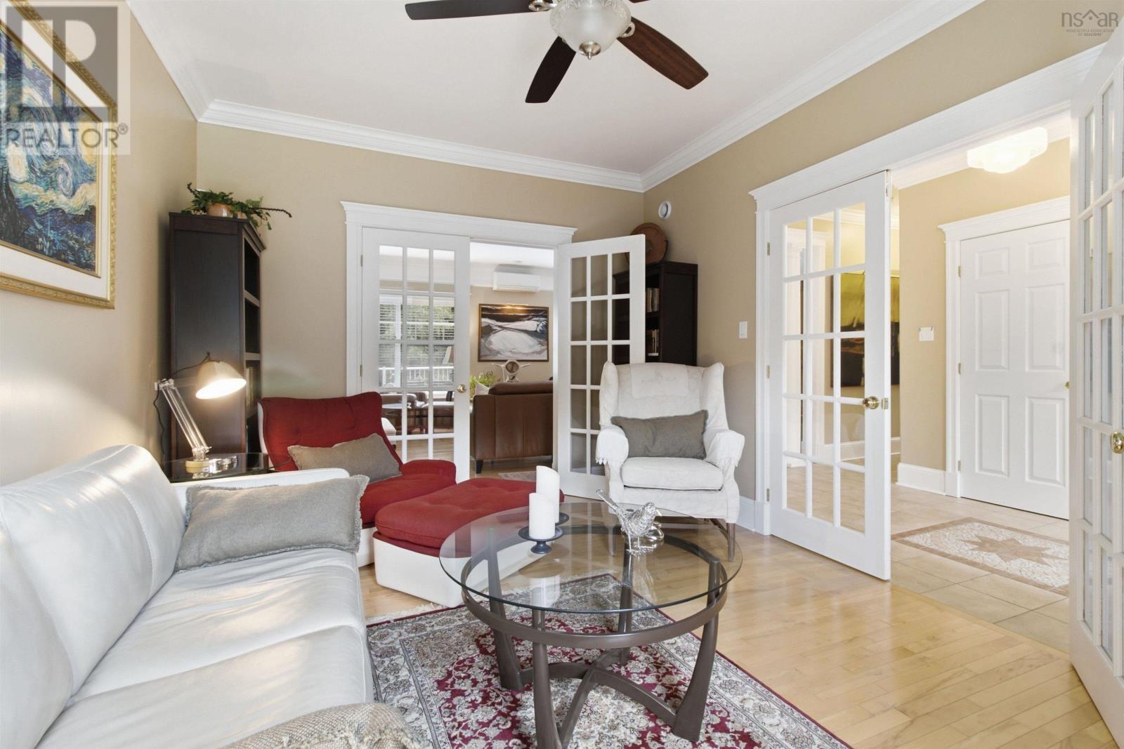 40 Greenside Lane Property Photo 9
