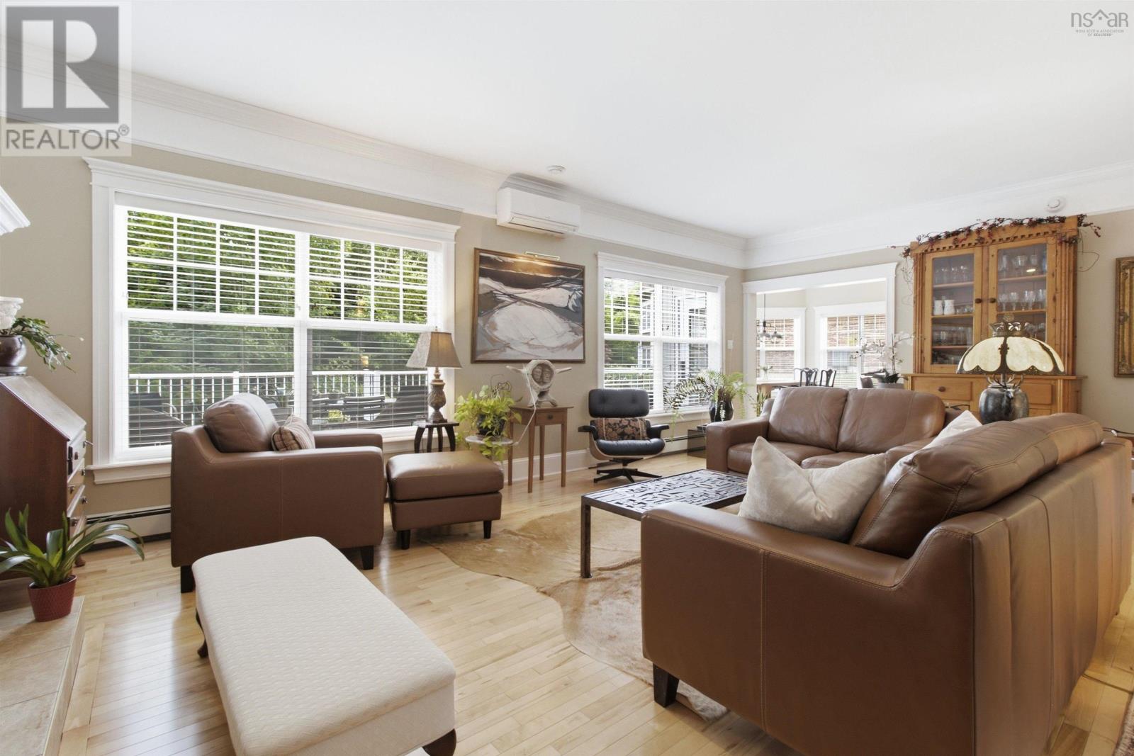 40 Greenside Lane Property Photo 10